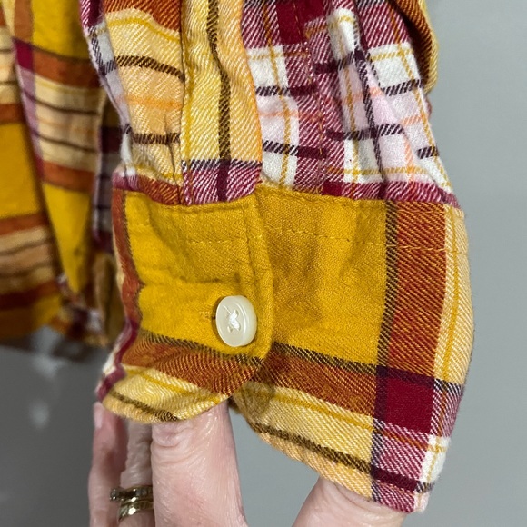 Women’s Flannel - Picture 3 of 9